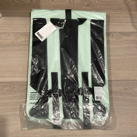NWT Rains Rolltop Rucksack Mineral Color Backpack - Picture 4 of 5